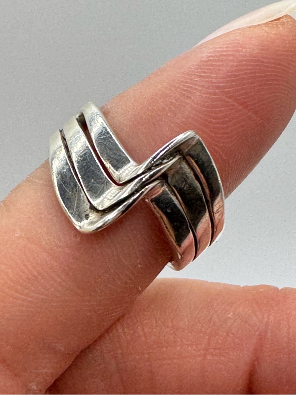 925 Silver Modernist Wave Design Band Ring Size 5